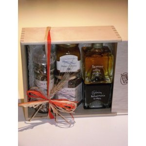 Rinkinys gurmanams medinėje dėžutėje