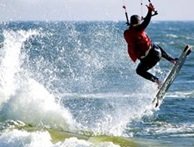 Pramoga tarp šėlstančių jūros bangų