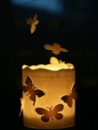 Pasidaryk pats: žvakidė su šokančiais drugeliais