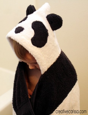 Dovana mažiesiems – rankšluostis su kapišonu „Panda“