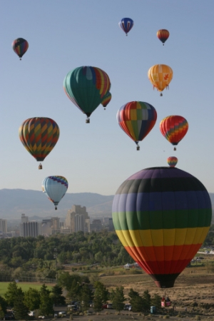 Įspūdinga dovana – skrydis oro balionu