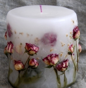 Pasidaryk pats: žvakės su džiovintomis gėlėmis